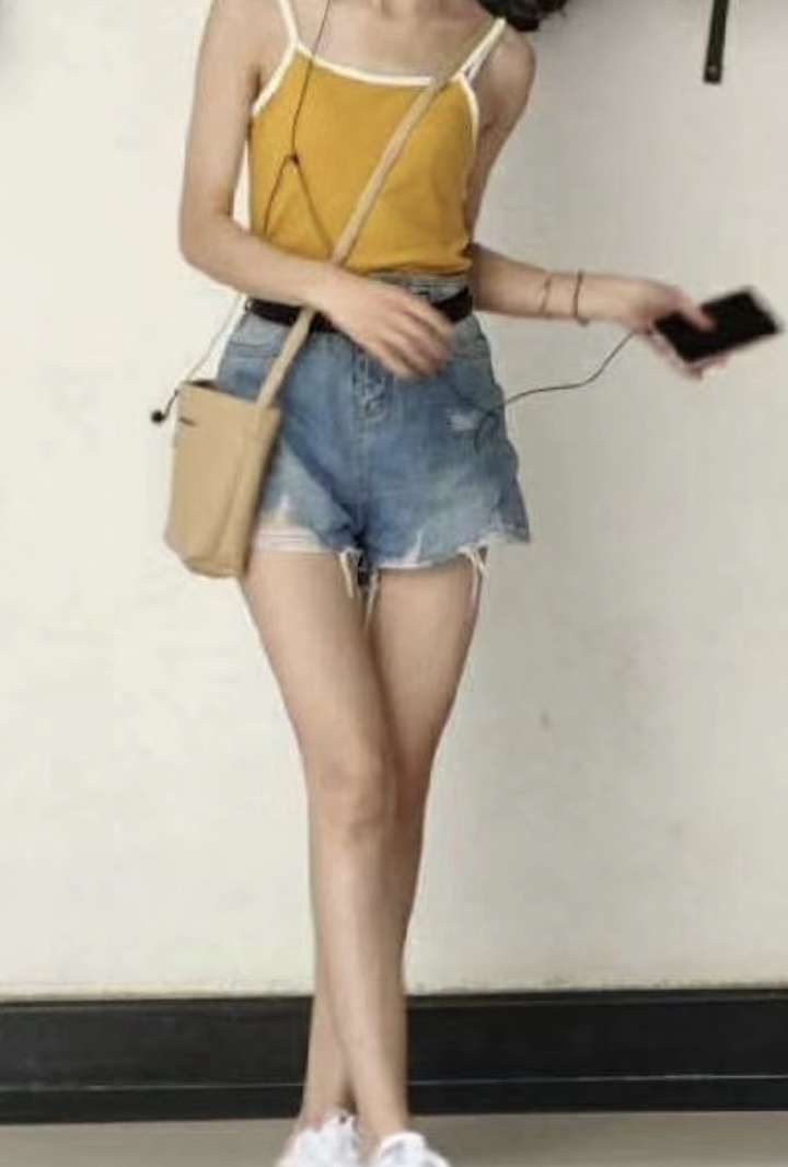 就没有穿内衣 拍出来的照片就这样了 我落泪 瘦使一切都可以接受了 但