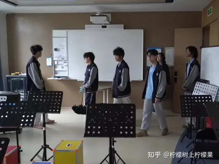 【活力校园】赴开大参学悟初心 育学子笃行向未来 | 我校组织学生干部代表赴浙江开放大学参观学习！(图2)