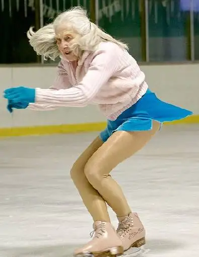 dowlen奶奶出生于1925年7月5日,因为小时候和家人去度假,与滑冰结缘