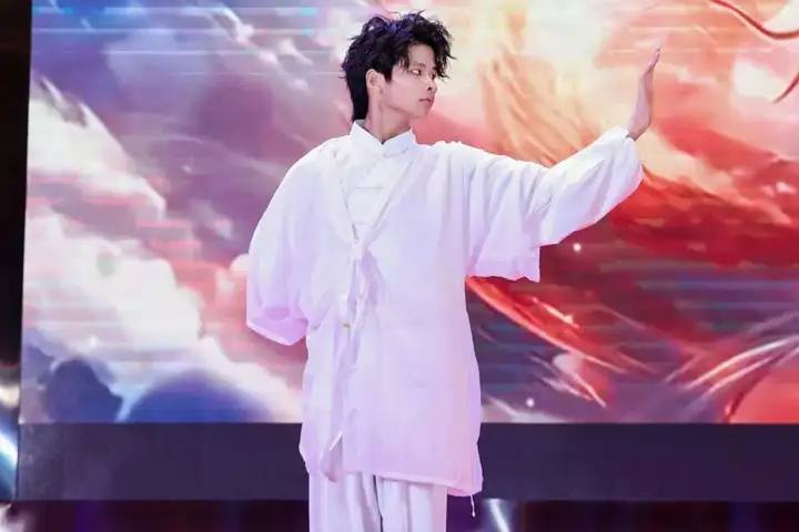 刀舞寒光追綺夢(mèng) 拳開(kāi)壯志啟鵬程 | 我校學(xué)子參加浙江開(kāi)放大學(xué)學(xué)位授予儀式演出！(圖7)