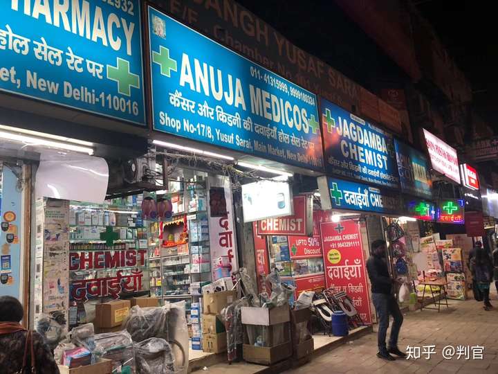 56人 赞同了该文章 印度最好的公立医院 aiims附近,分布着数百家药店