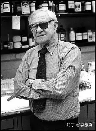 1946年,阿克塞尔罗德跟随"药物代谢之父"布罗迪,开始真正研究起科学