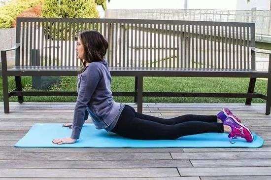 做腹部拉伸时腰痛 这正常吗 可能是什么原因 应该如何改善?