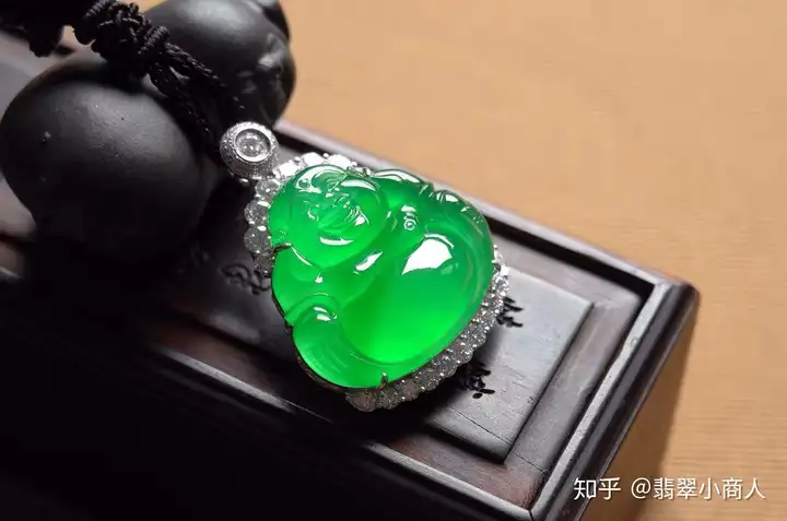 为什么翡翠不用纯金镶嵌你知道吗？ 