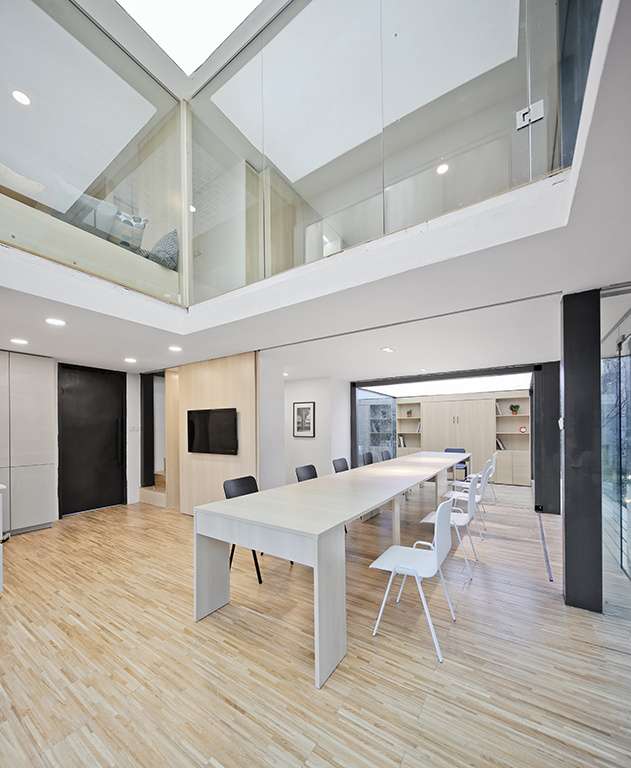 暖暖的新家——72集装箱爆改成花园别墅