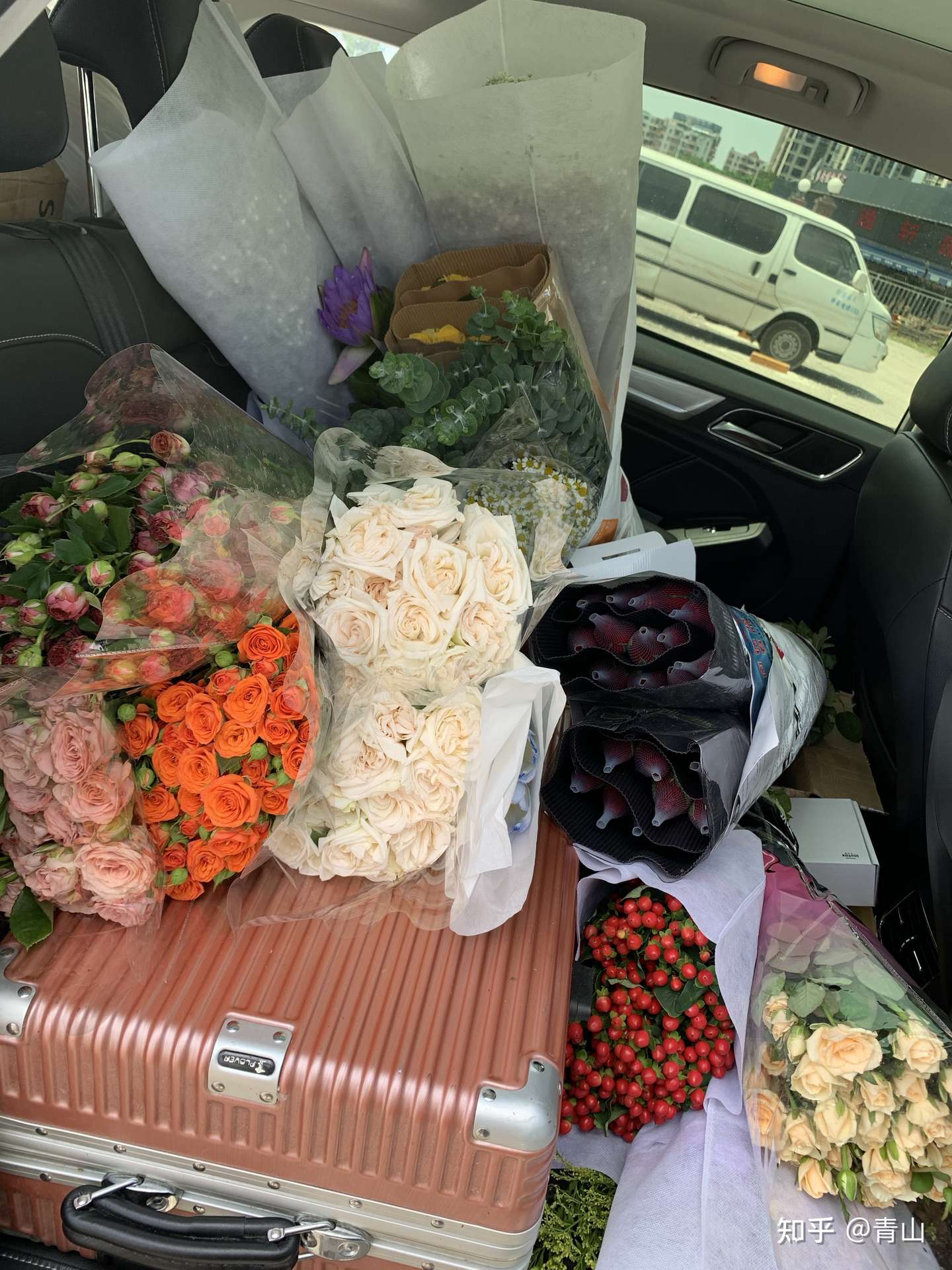 我的全鲜花草坪婚礼分享 知乎