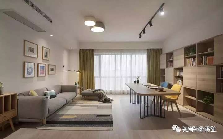 客厅不放茶几,用个多功能大桌子代替,怎么搭配沙发座椅?