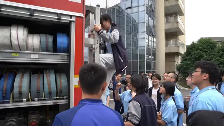 【平安校园】演练筑防线 平安护校园 | 塘栖校区开展防震应急安全演练及消防安全教育系列活动(图16) 【平安校园】演练筑防线 平安护校园 | 塘栖校区开展防震应急安全演练及消防安全教育系列活动(图16)