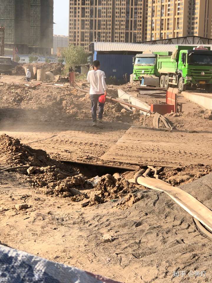 土木甲方用不用下工地