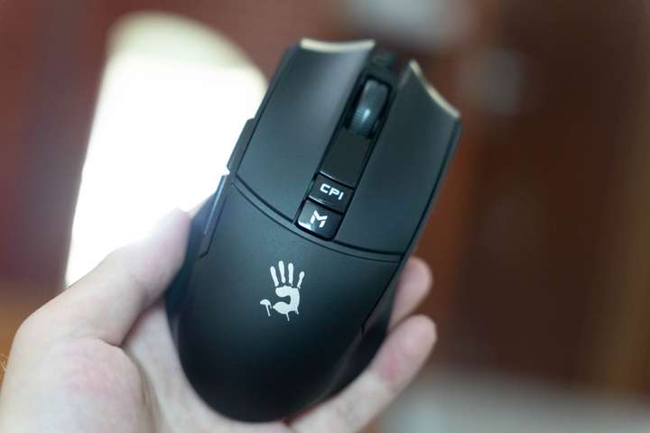 炫酷RGB灯效、宏编程等加持，血手幽灵ES30 Plus轻量化鼠标助力极致游戏体验