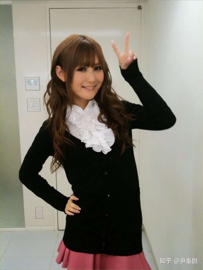 大男兒居然穿女裝 参加选美活动 还受到大量女性欢迎 知乎