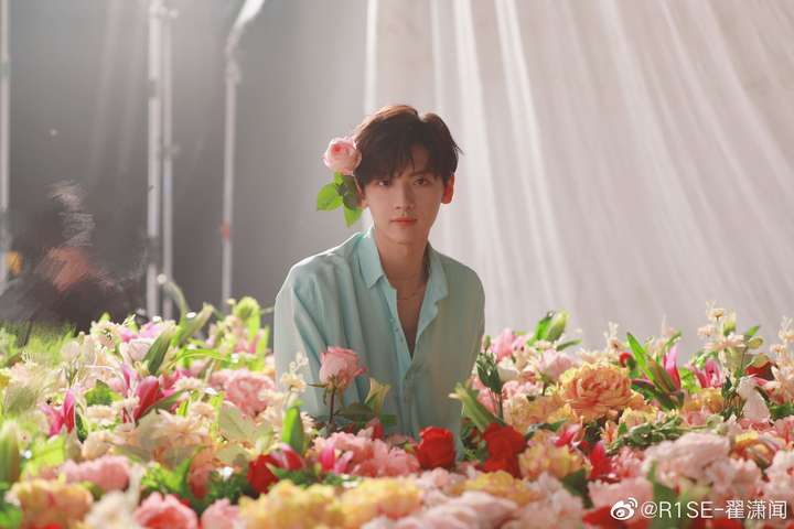 创造营出道的男团r1se翟潇闻,弟弟长这样
