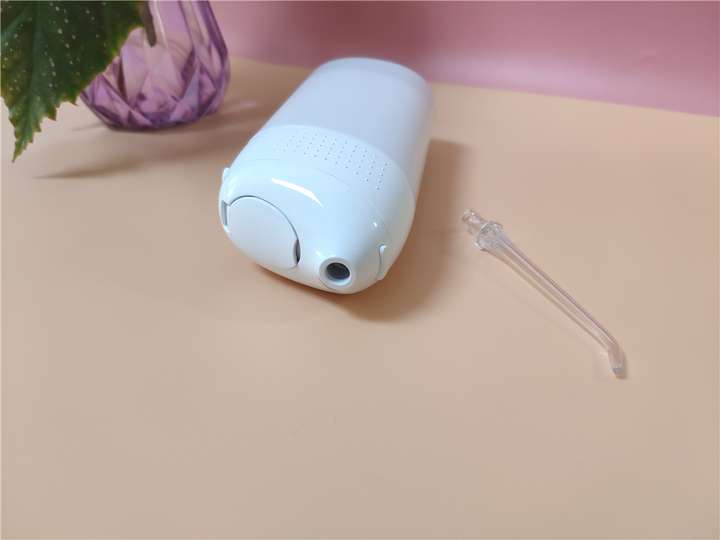 秒秒测便携式智能冲牙器——齿间洁净,一按即可