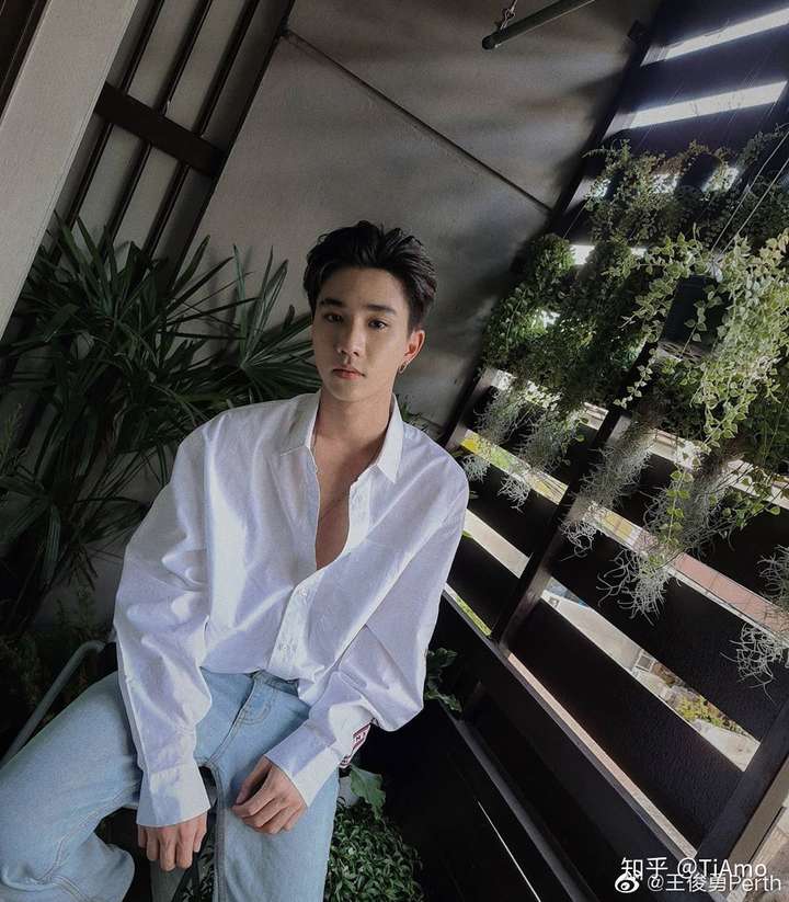 你的相册里有什么帅帅哒男生照片?