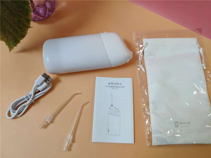 秒秒测便携式智能冲牙器——齿间洁净,一按即可