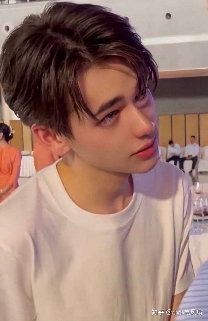 非常非常非常非常非常喜欢庆怜噢 这么可爱帅气的男生为什么不喜欢呢