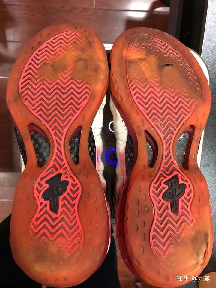 一方面是因为喷泡的外底普遍比较薄,而且鞋底没有特别耐磨损的材料.