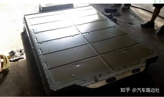 为啥特斯拉用三元锂电池，而比亚迪用“铁电池”