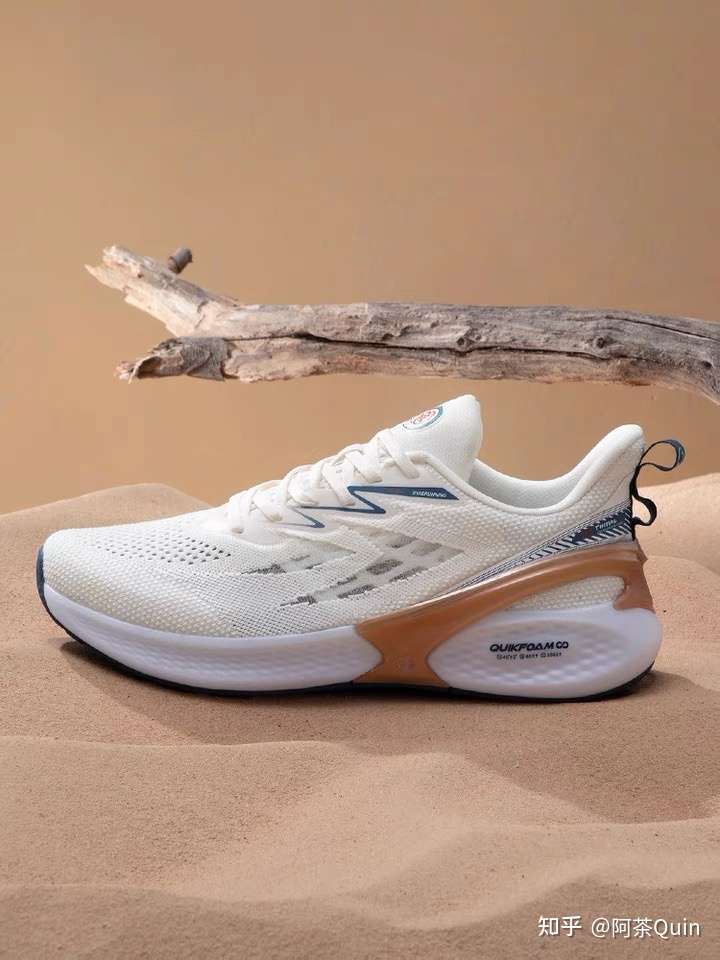 求推荐500元以内的国产男运动鞋!谢谢!