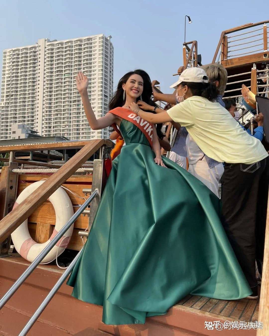 娱乐八卦 的想法: #余俪# #jonanna randy# #娱乐明星# #娱… - 知乎