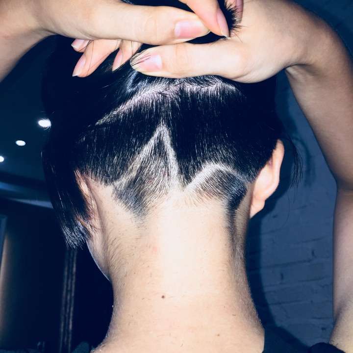 做不来大图案 只能做条心电图草草了事… 然后头发放下来就是可以上班