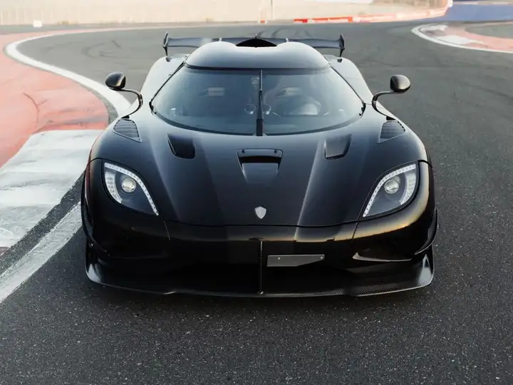 尼塞格发布了 agera rs,这是 agera 系列的最终版本,集合了前几代车型