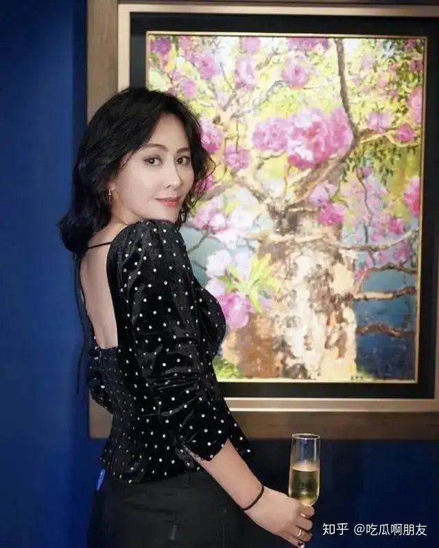 刘嘉玲低调放售半山豪宅九年稳赚490万，何鸿燊女婿接手首度置业
