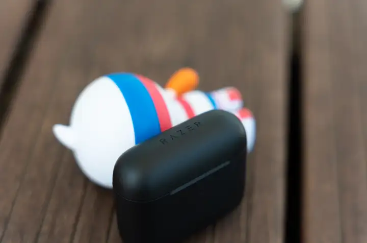 炫酷RGB灯效、电竞级体验，雷蛇战锤狂鲨真无线二代游戏耳机评测