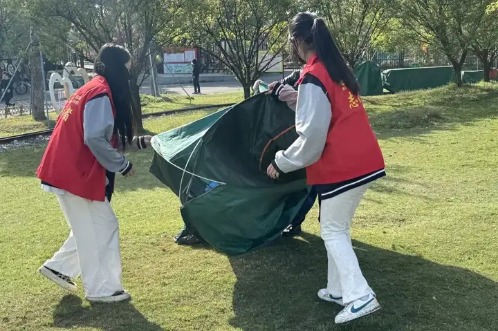 志愿助幼 春光同行 | 塘栖校区学生志愿者助力塘栖镇幼儿园春游活动(图4)