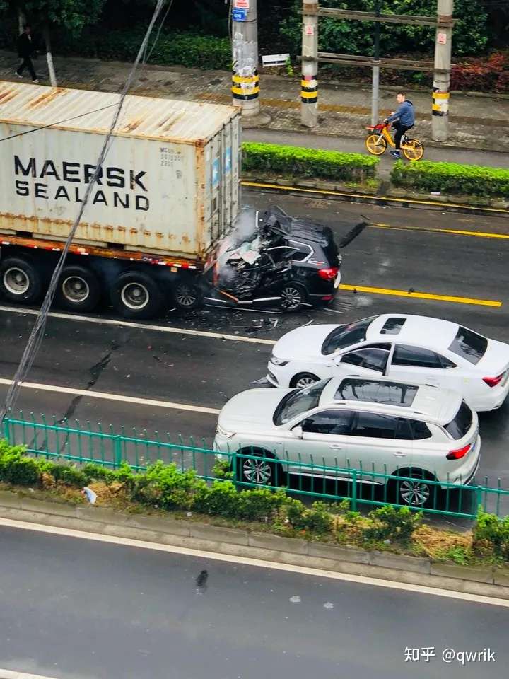 5月 7 日广东韶关一辆特斯拉 model 3 追尾一辆货车,目前情况如何?