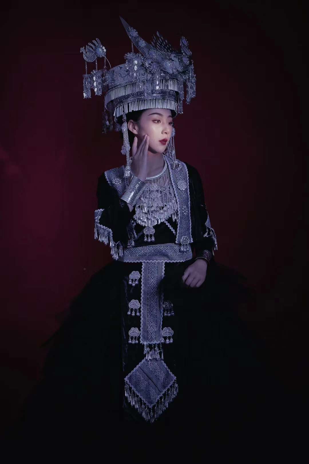 婚纱摄影周丽 的想法: 武威婚纱摄影 | 银灰黑作为苗族写真的主