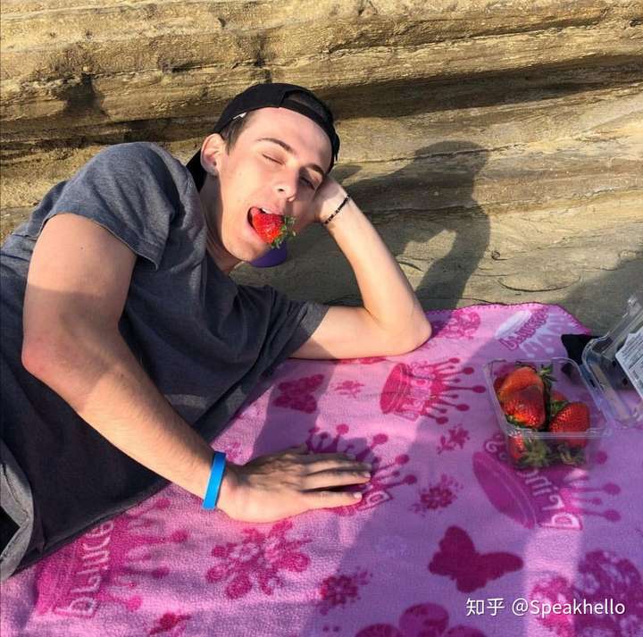 有个看似大狼狗,实则小奶狗的男朋友是什么样的体验?