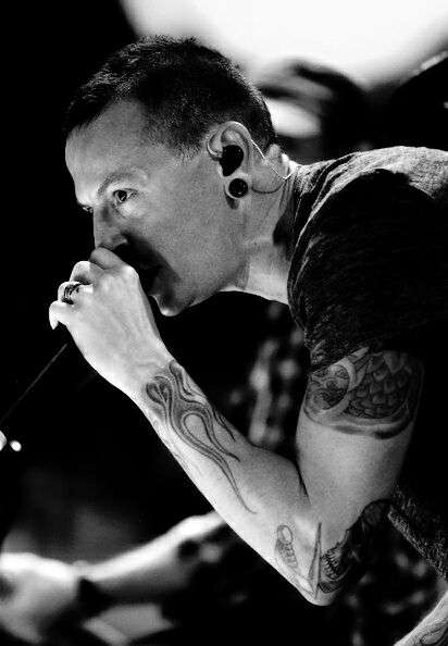 林肯公园的主唱查斯特贝宁顿( chester bennington )的离世对你的影响