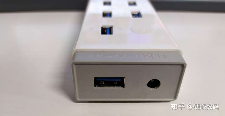 最新:绿联USB3.0 HUB拆解 数码拆机百科 第1张-巨头拆机测评网