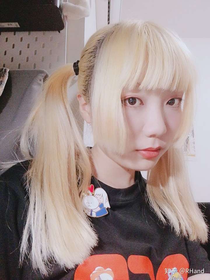 头发漂成黄白色得漂几度