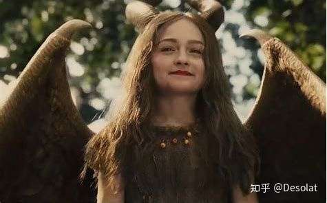 沉睡魔咒演玛琳菲森小时候的有两个演员吗艾拉珀内尔和伊莎贝尔莫洛伊