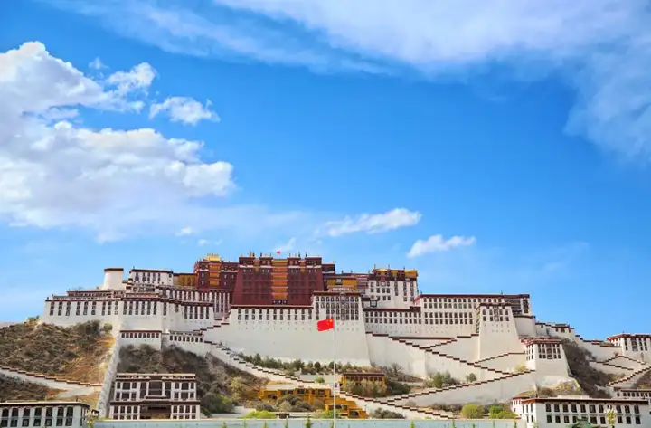 西藏旅游十大必去景点丨西藏不得不去的10个景点，你去过几个？西藏最美旅游景点介绍，西藏旅游景点攻略。