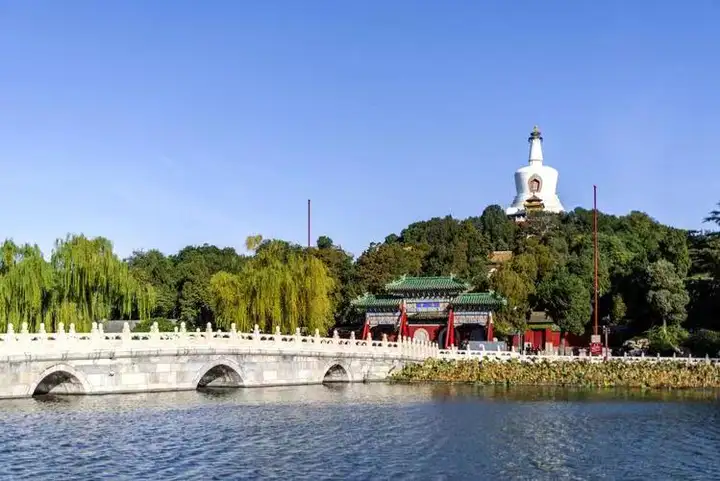 北海公园行李寄存的地方，北海公园门票开放时间攻略