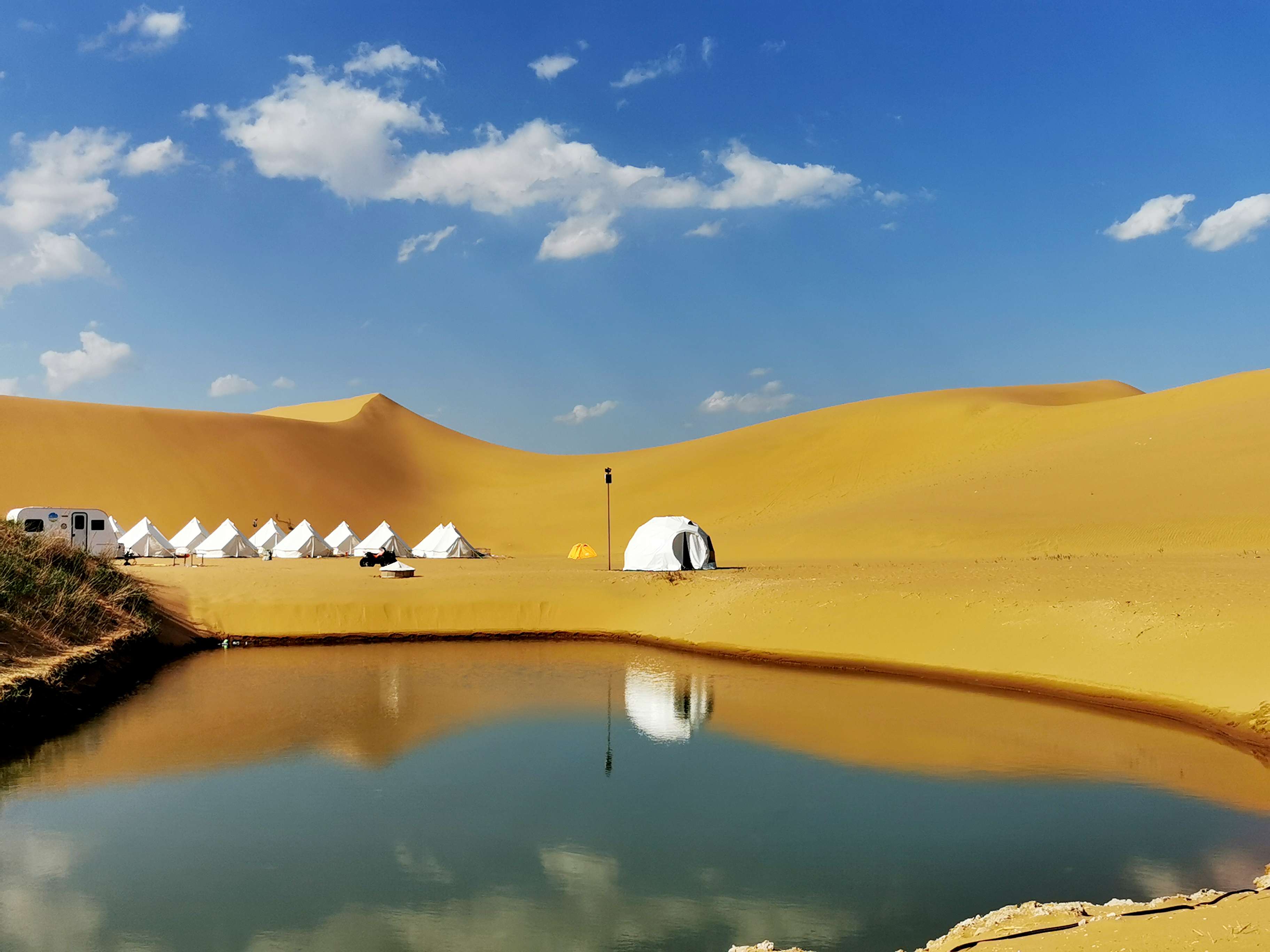 腾格里向往沙漠露 的想法: 腾格里沙漠露营套餐 第一天: 10:00中卫