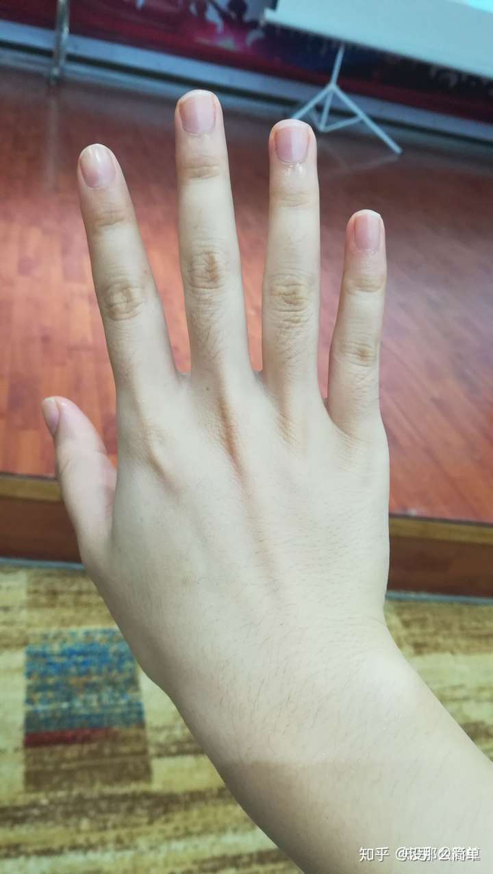 女生手指短粗带什么戒指好看