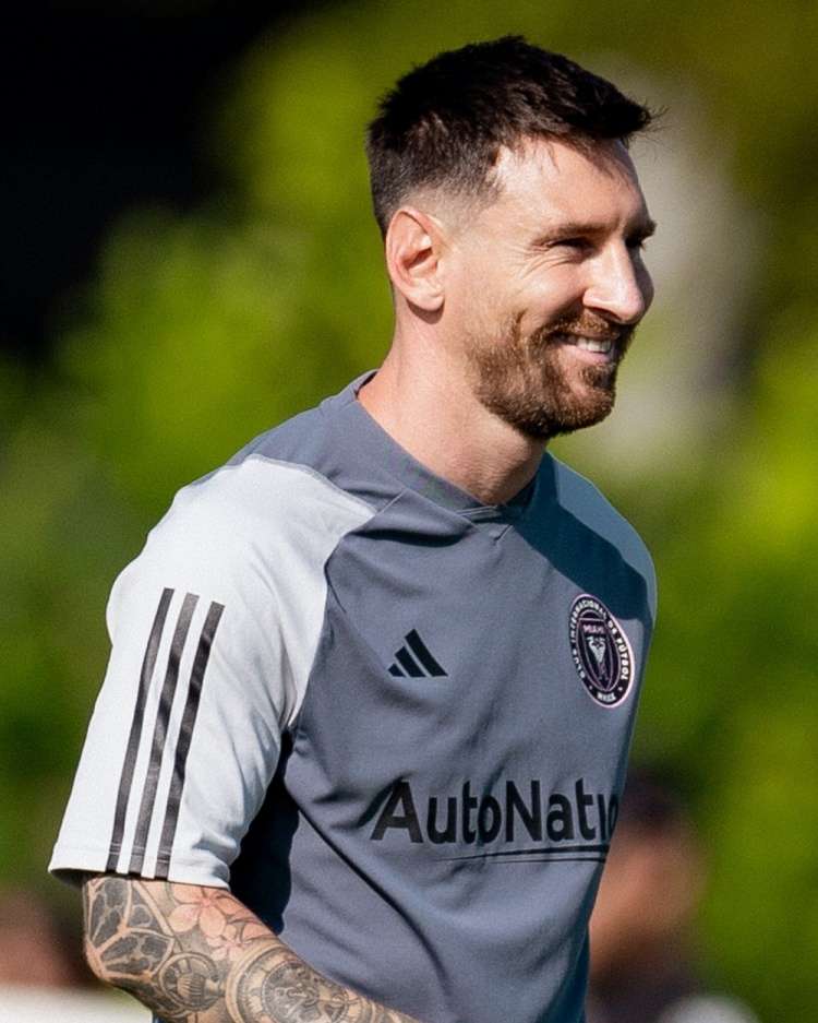 大叔聊足球 的想法: 梅西首秀大名单:布教授,阿尔巴军在列 … - 知乎