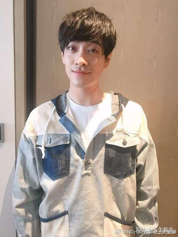 为什么郑云龙身上有一些矛盾的特质却反而形成了他的迷人之处?