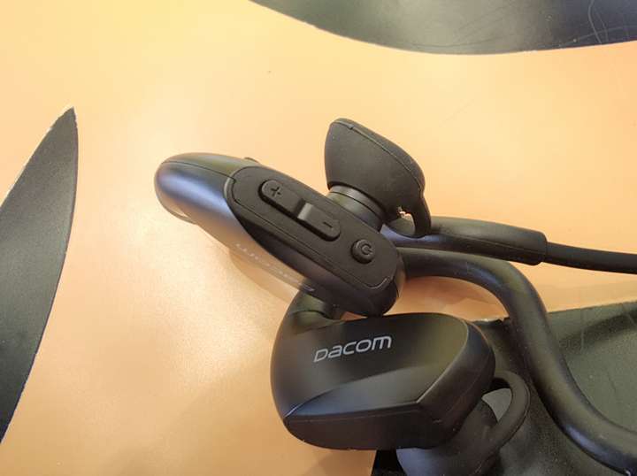 别再纠结骨传导还是气传导了,用这个耳机,护耳音质好!