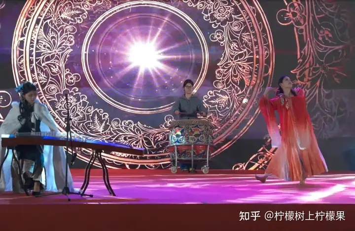 【活力校園】青春鑄底色 逐夢向未來|我校富陽校區(qū)體育藝術(shù)節(jié)閉幕式暨元旦晚會圓滿舉行!(圖2) 【活力校園】青春鑄底色 逐夢向未來|我校富陽校區(qū)體育藝術(shù)節(jié)閉幕式暨元旦晚會圓滿舉行!(圖2)