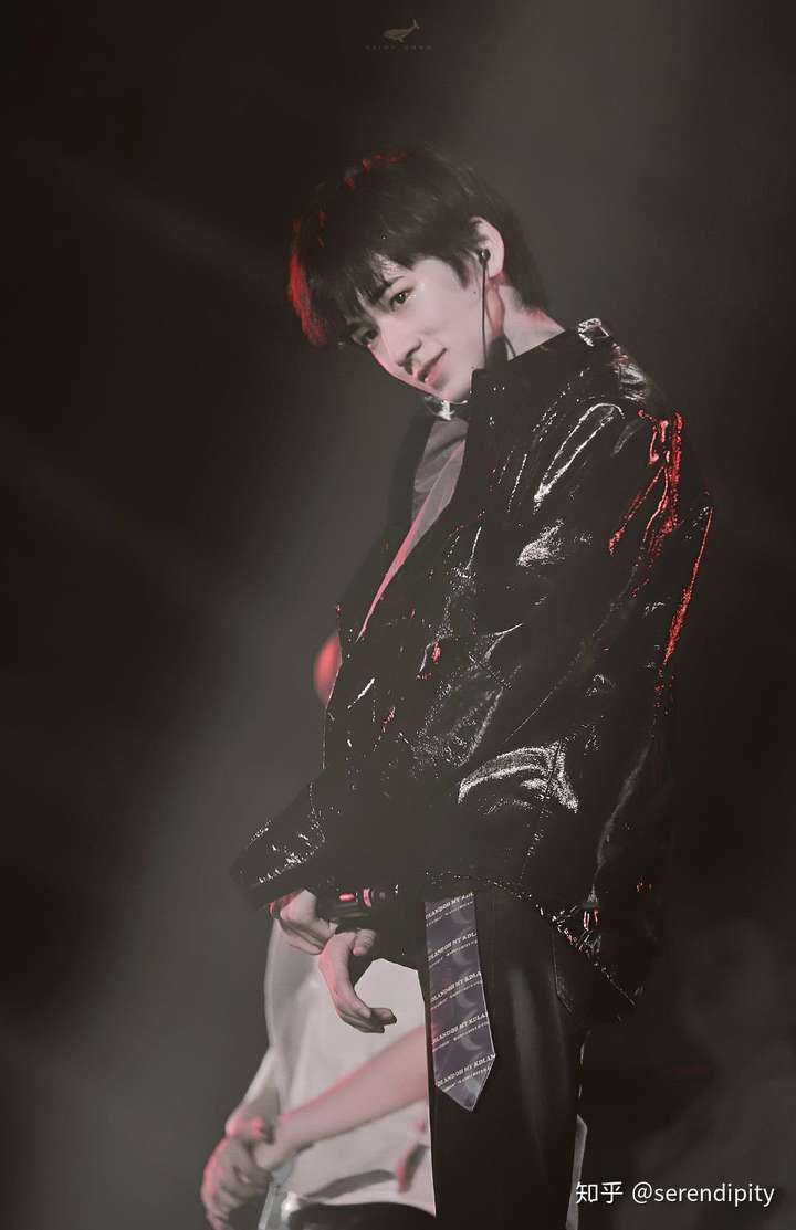 首先当然是宋亚轩的兰花草!