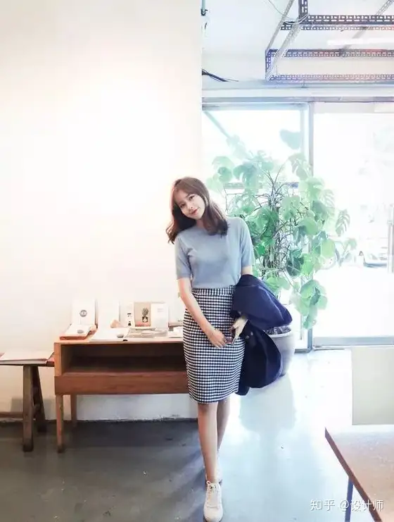 女生通用的8个拍照姿势，教你摆拍出最美的pose - 墨华网 (图3)