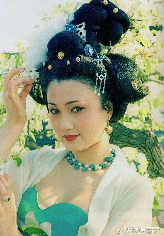 人间富贵花是什么样的长相?