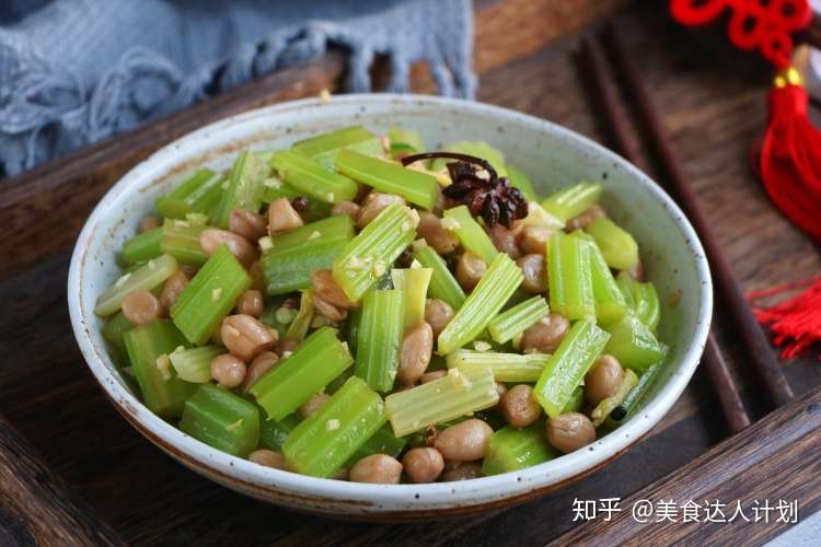 1斤花生 2斤芹菜 不油炒不油炸 下酒又下饭 过年客人点名要吃 知乎