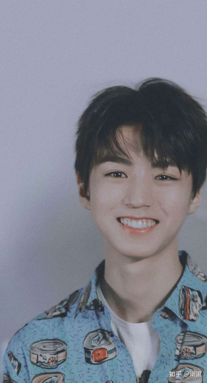 一,作为艺人的经历和实力 王俊凯在早年在时代峰峻做练习生,以翻唱