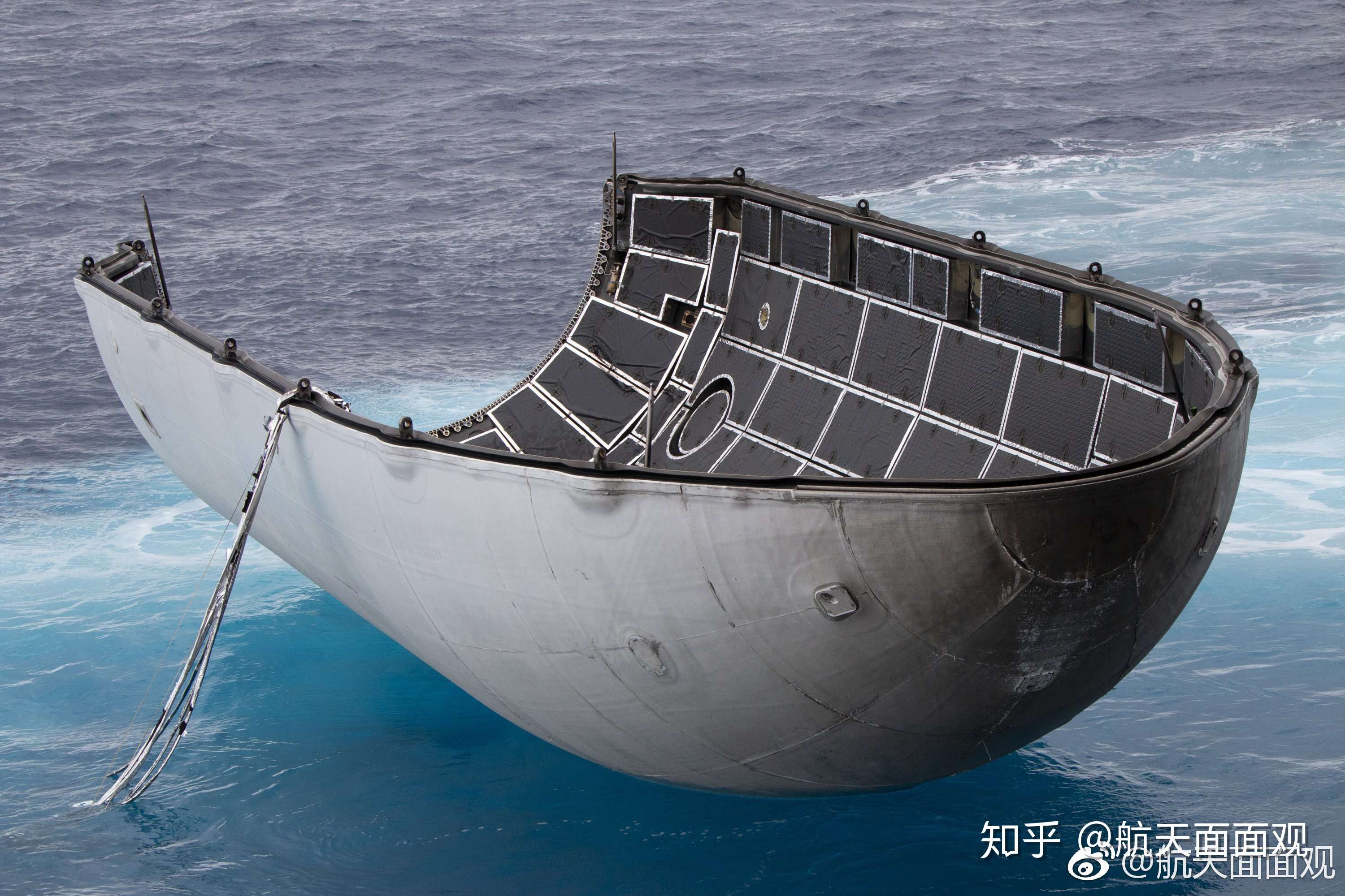 spacex公布了几张整流罩回收图.